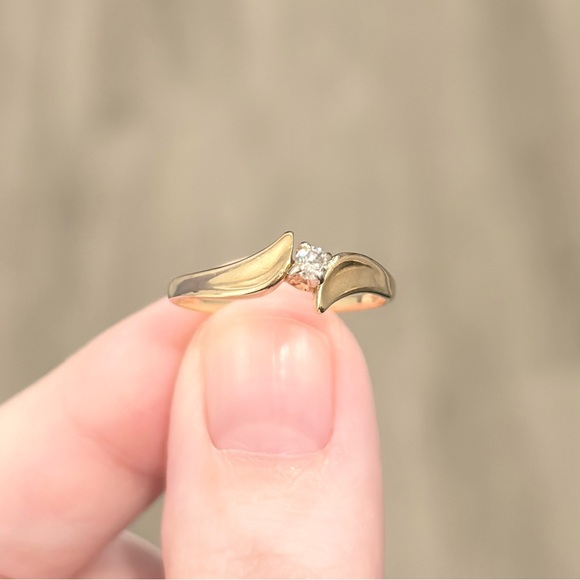 Diamond Engagement Ring: natural solitaire 10K solid yellow gold promise band - Picture 6 of 12